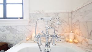 silver taps in white bath - www.myLusciousLife.com.jpg
